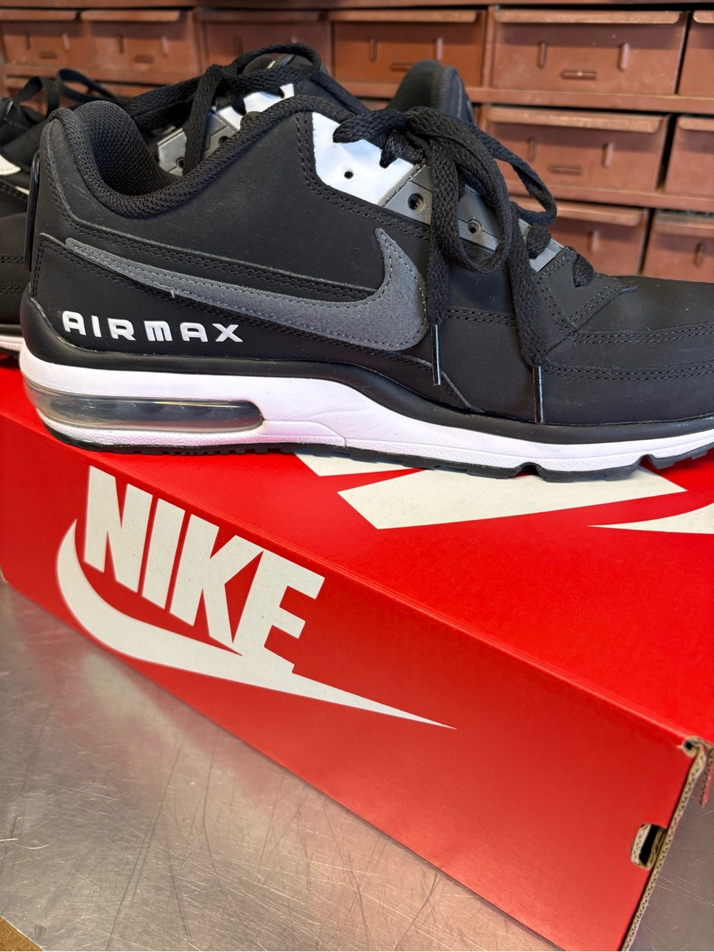 Nike Air Max Limited 3 Sneakers